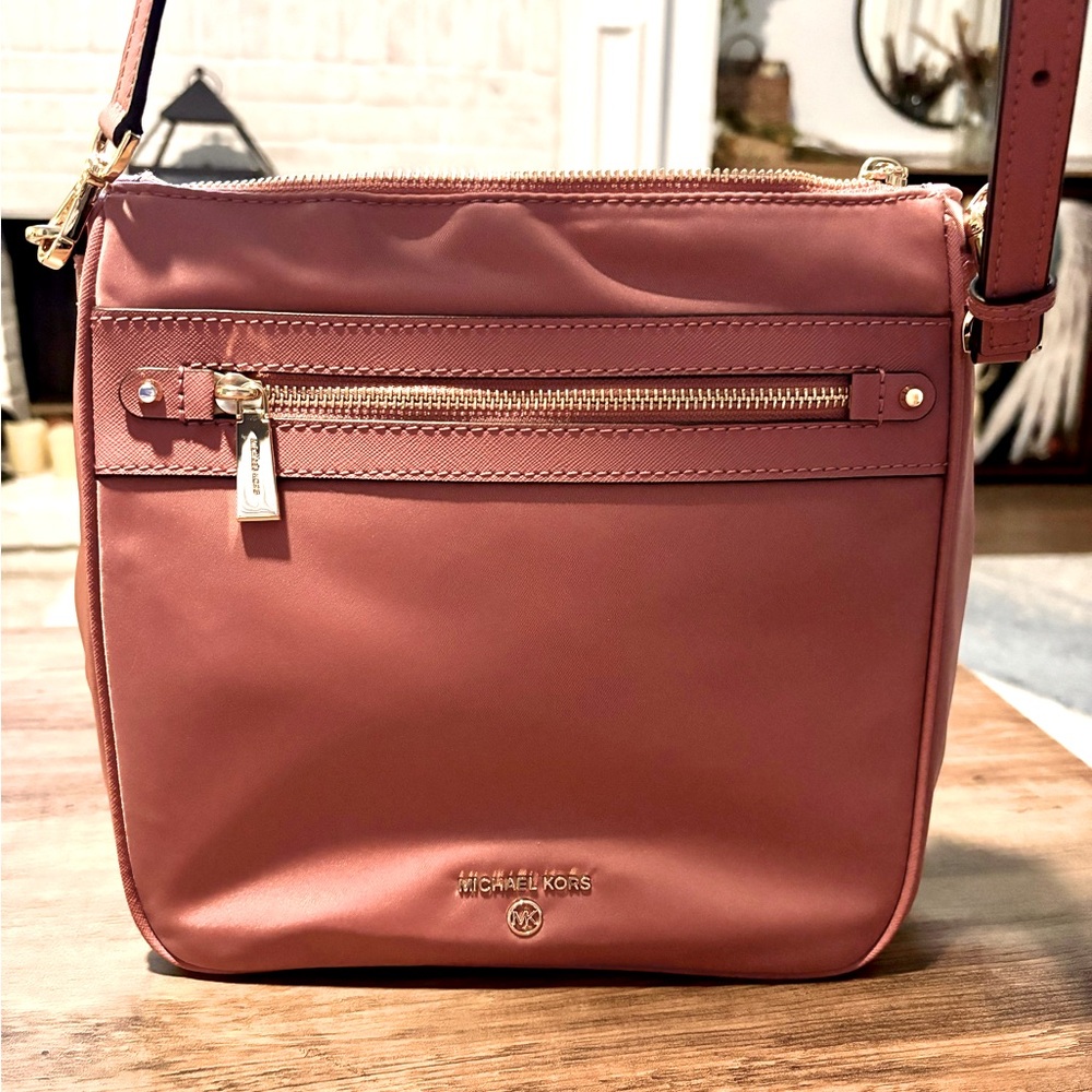 Michael Kors Dusty Pink Crossbody 👛